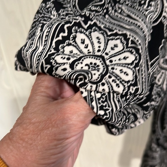 CHICO’S Black and White Blouse puff sleeves size 3 (XL) - Picture 2 of 8